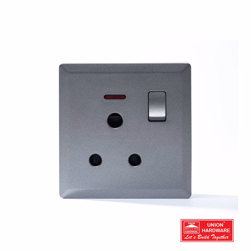 SWITCHED 15A SOCKET WITH NEON SILVER
