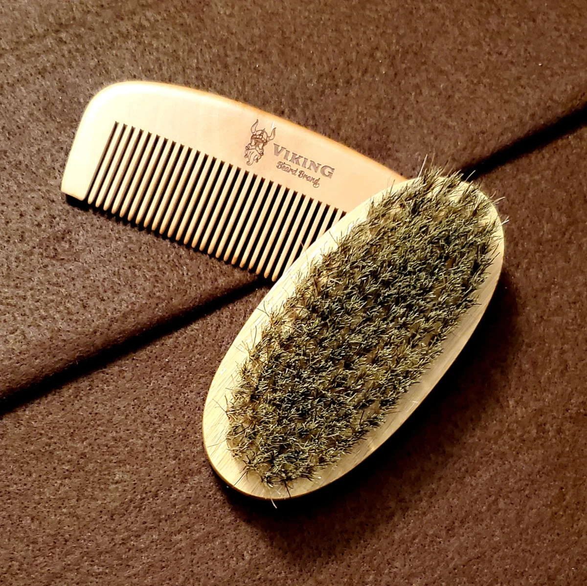 Beard brush